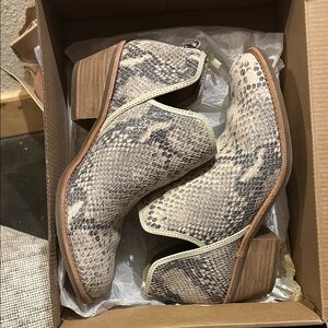 Sofft Beige Snakeskin Ankle Booties